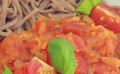 Pâtes à la sauce tomate au basilic et aux légumes : la recette diététique